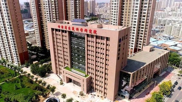 甘肅省建筑科學(xué)研究院（集團(tuán)）有限公司，成立于1973年，是甘肅省領(lǐng)先從事建筑科學(xué)研究和科技研發(fā)的綜合性咨詢(xún)與技術(shù)服務(wù)機(jī)構(gòu)，是國(guó)家高新技術(shù)企業(yè)、全國(guó)用戶(hù)滿(mǎn)意標(biāo)桿企業(yè)、甘肅省科技創(chuàng)新型企業(yè)。