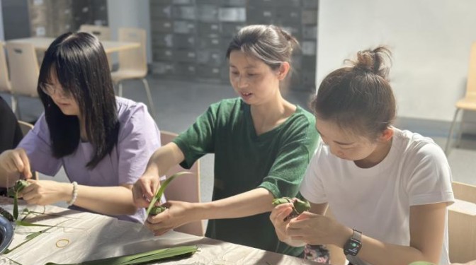 粽葉飄香，端午安康——甘肅建科院工會(huì)組織開展端午節(jié)包粽子活動(dòng)