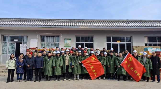 甘肅建科院班子成員赴災(zāi)區(qū)慰問災(zāi)后建筑物安全性應(yīng)急鑒定技術(shù)人員