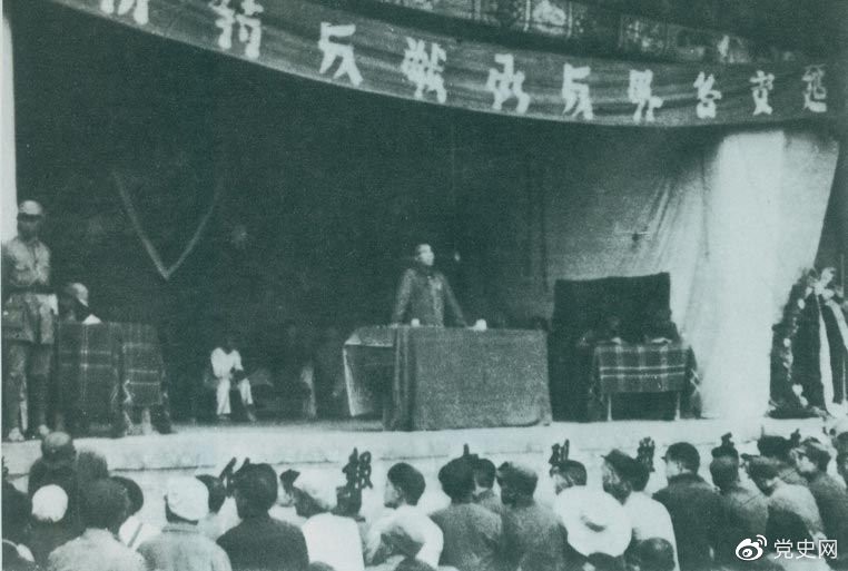 　　1946年7月26日，朱德在延安各界反對內戰(zhàn)動員大會上發(fā)表講話，號召全國人民團結起來，打退國民黨軍對解放區(qū)的進攻。