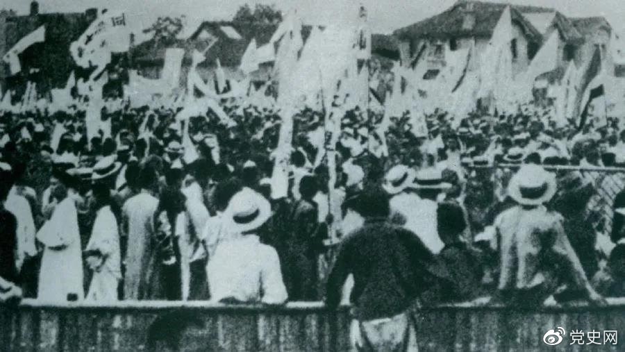 1925年5月30日，上海爆發(fā)了反帝愛國的五卅運動，掀起了全國范圍大革命高潮。