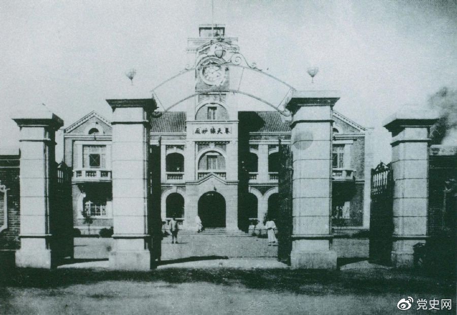 　　圖為中共滿洲省委舊址。1929年6月，中共中央政治局決定劉少奇任中共滿洲省委書記。7月，劉少奇到達(dá)奉天（今沈陽）赴任。