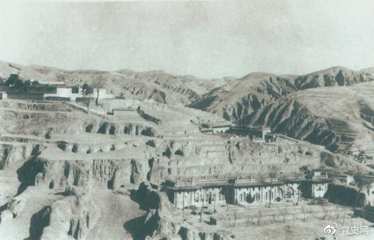 1947年12月25日至28日，中共中央在陜北米脂楊家溝召開擴(kuò)大會(huì)議（十二月會(huì)議）。圖為會(huì)議會(huì)址。