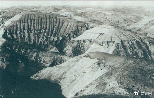 1947年4月14日，西北野戰(zhàn)兵團(tuán)取得了羊馬河戰(zhàn)役的勝利。圖為羊馬河戰(zhàn)役戰(zhàn)場(chǎng)。