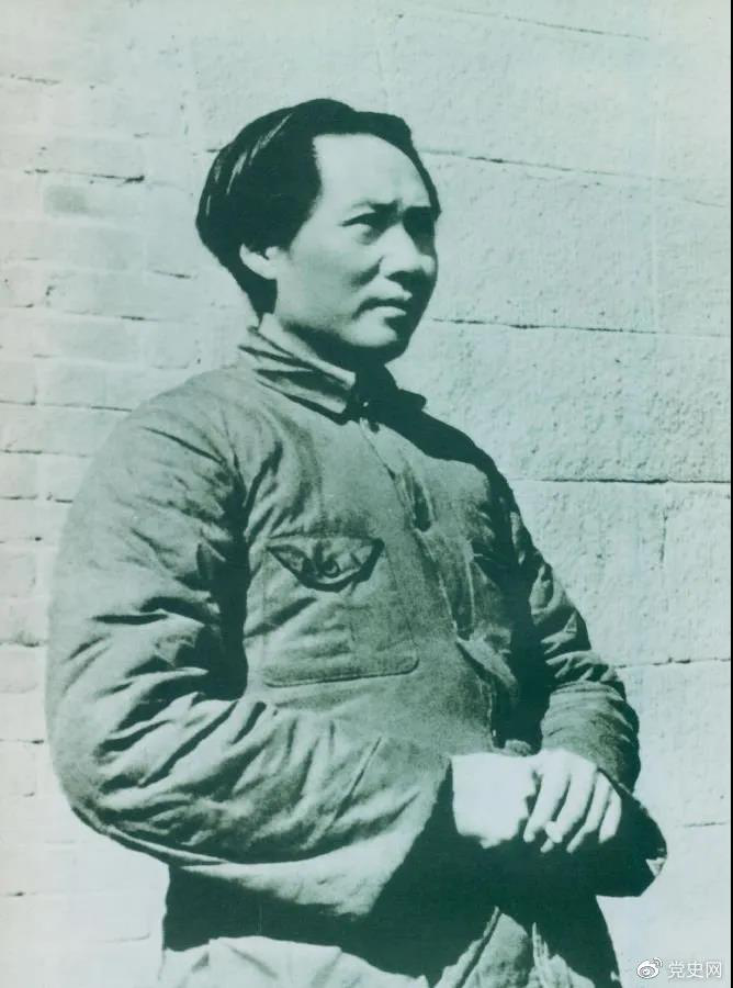 1936年2月至5月，毛澤東、彭德懷率軍進行了東征戰(zhàn)役。圖為指揮東征戰(zhàn)役時的毛澤東。